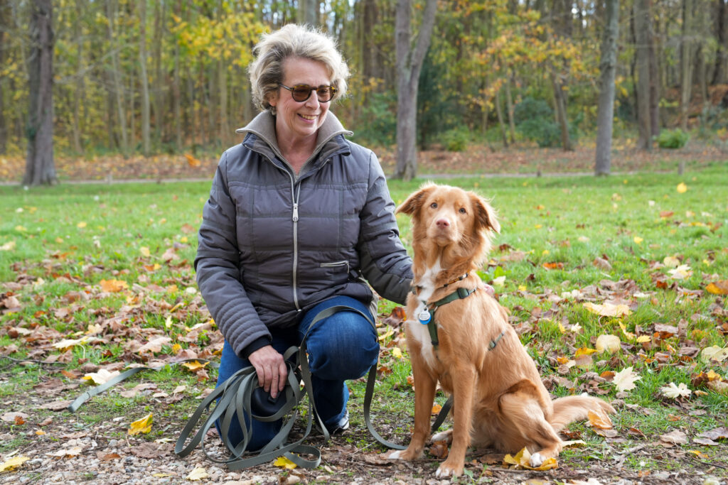 Marie-Noëlle l'éducatrice avec sa chienne Vanna